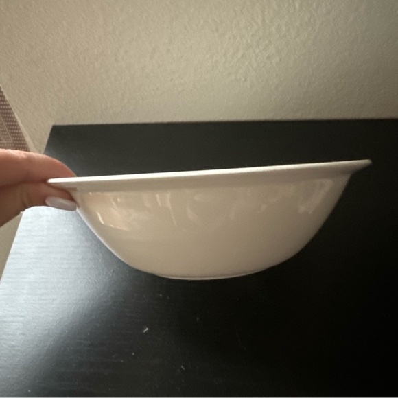 JOHNSON BROTHERS Victorian Christmas (Made in England) 8" Round Vegetable Bowl - Picture 7 of 8